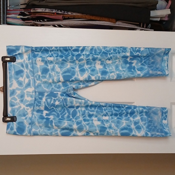 Victoria Sport Pants - Victoria Sport Ocean Wave Women's Capri Leggings